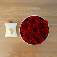7 Bright Red Roses with Gold Necklace Home Gifts Leleyat Fleur