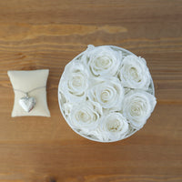 7 White Roses with Silver Necklace Home Gifts Leleyat Fleur